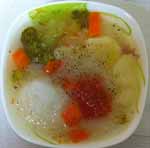 Суп овощной с рисовой лапшой.
