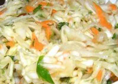 Капуста свежая с кисло - сладким яблоком и морковью. Капуста свежая с кисло - сладким яблоком и морковью.